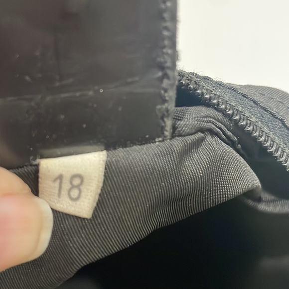 Prada Black Nylon Crossbody Zippered Bag—Adjustable Strap—BEAUTIFUL! Very Nice! - Picture 4 of 12
